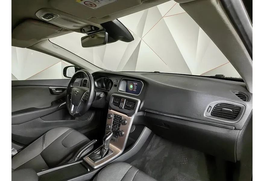 Volvo V40 1.5 T3 Drive-E Geartronic (152 л.с.) Summum Черный в АВИЛОН. Слайд №12