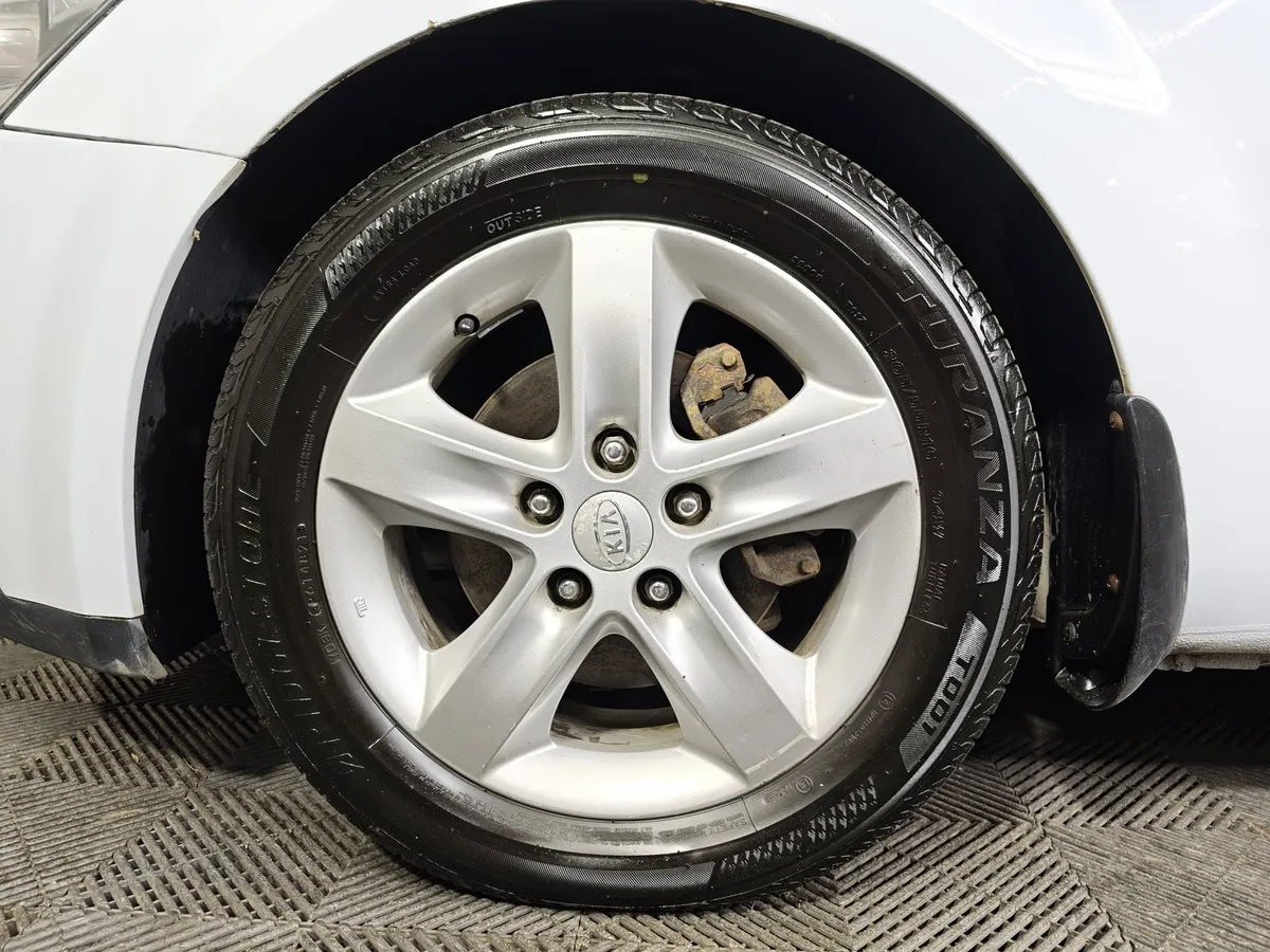 Kia Ceed 1.6 AT (122 л.с.) Luxe Белый в АВИЛОН. Слайд №9