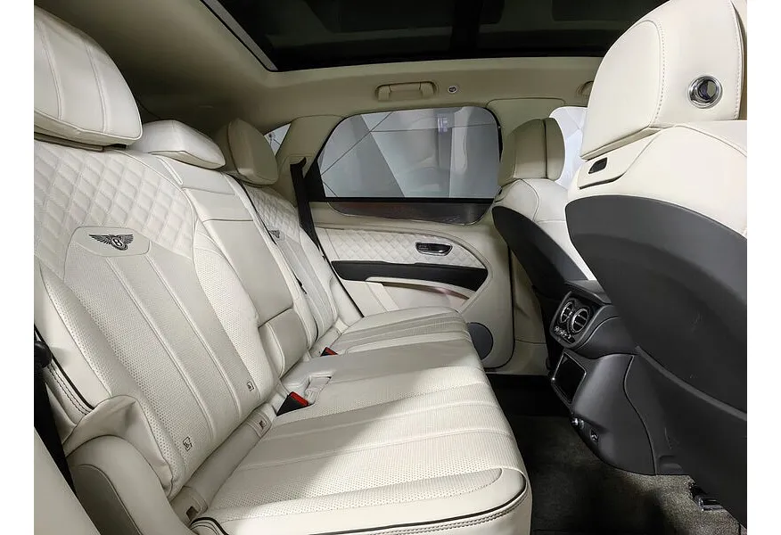 Bentley Bentayga 4.0 AT AWD (550 л.с.) Черный в АВИЛОН. Слайд №16