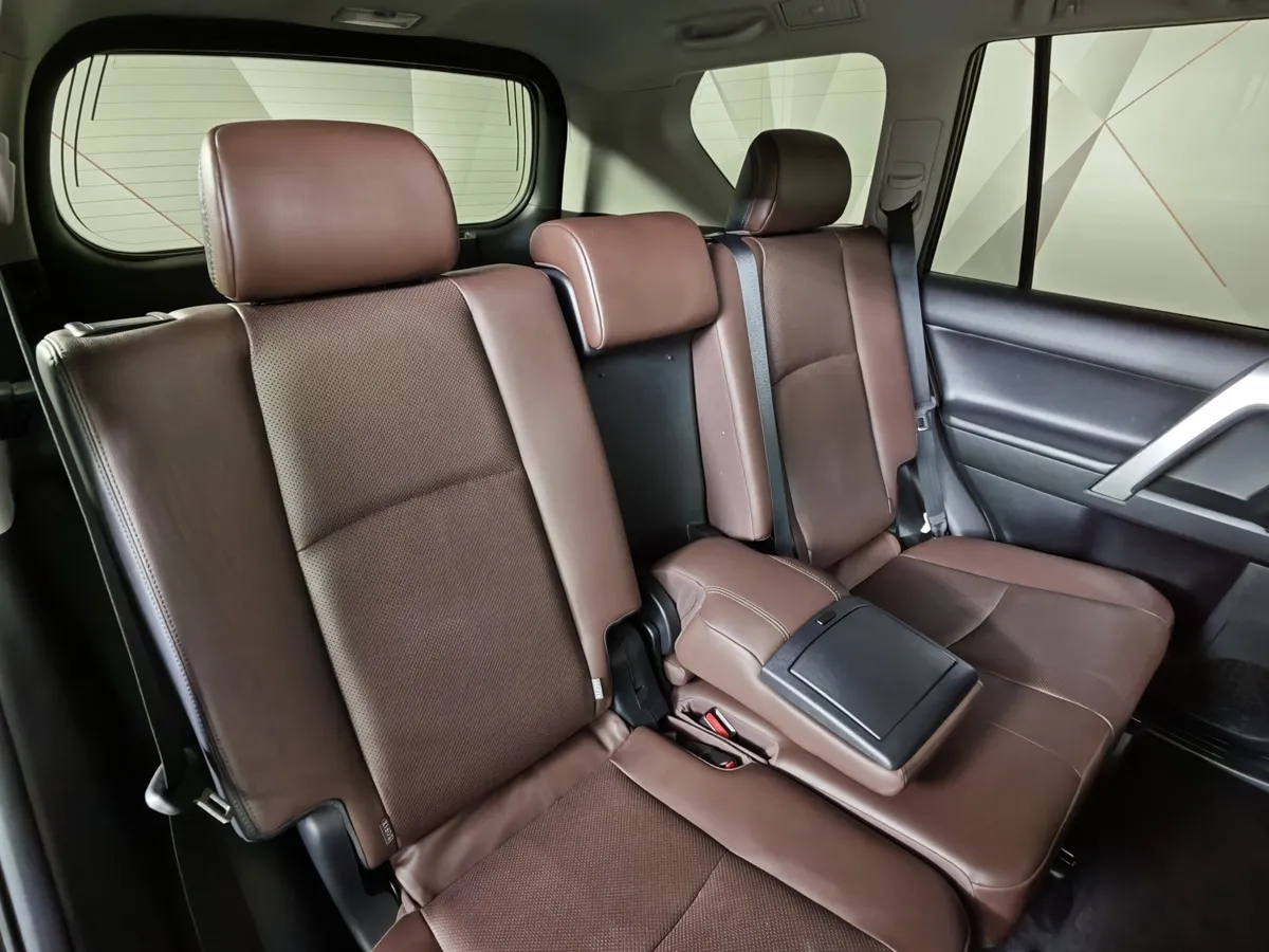 Toyota Land Cruiser Prado 4.0 AT AWD (249 л.с.) Черный в АВИЛОН. Слайд №16