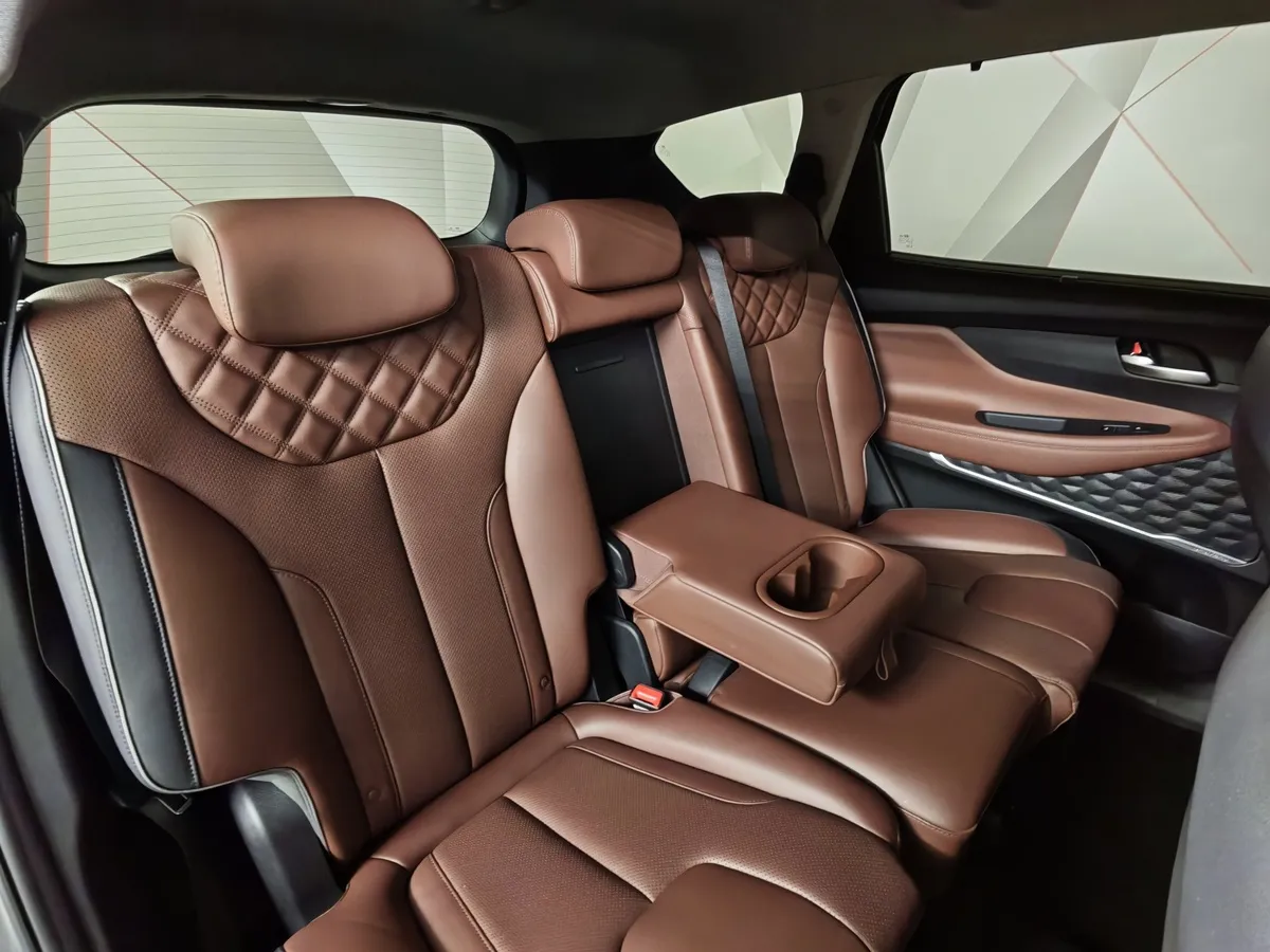 Hyundai Santa Fe 2.2 CRDi AWD 8AT (200 л.с.) High-Tech Серый в АВИЛОН. Слайд №17