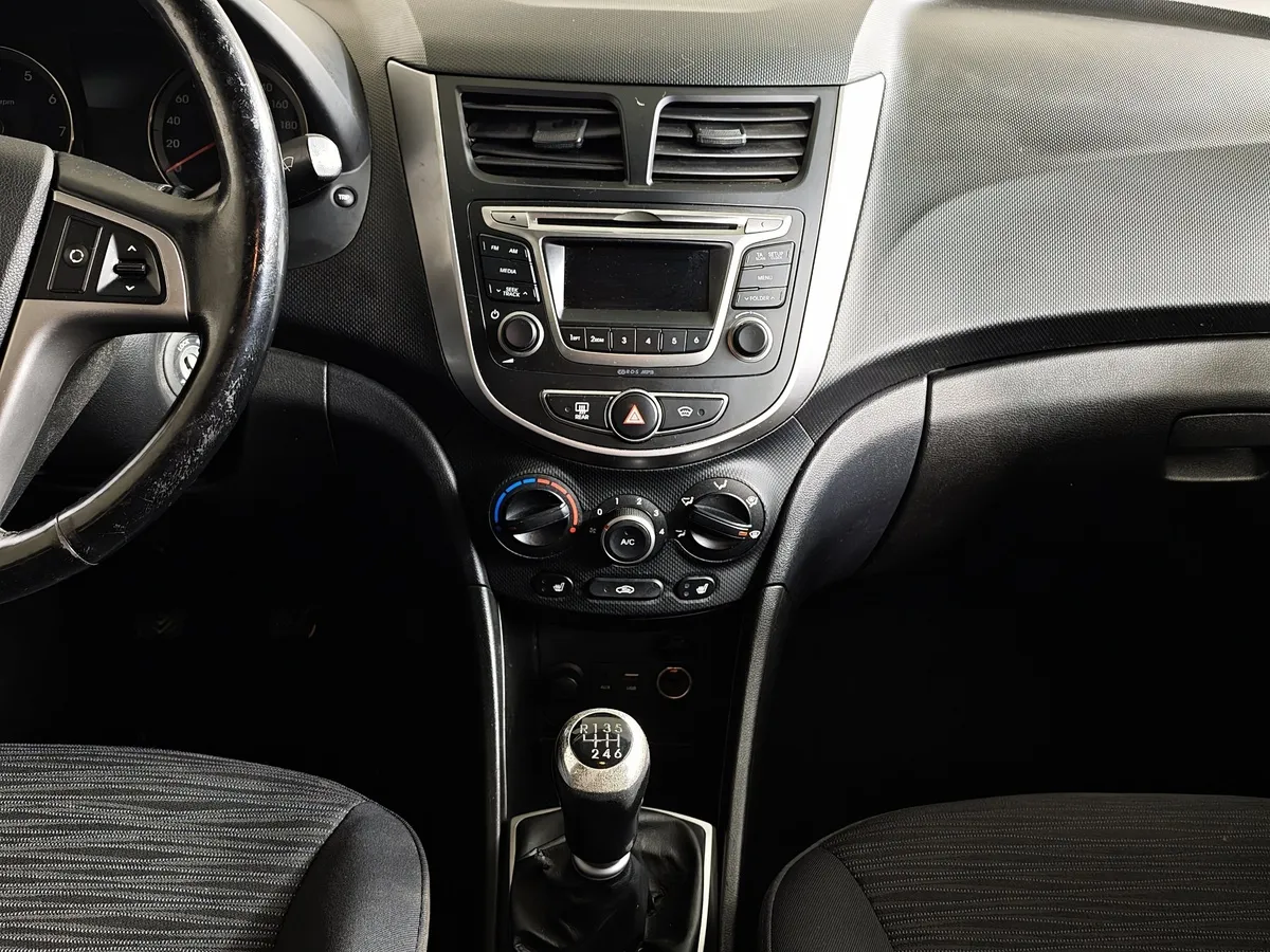 Hyundai Solaris 1.6 MT (123 л.с.) Comfort Белый в АВИЛОН. Слайд №14