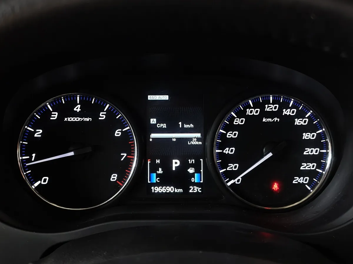 Mitsubishi Outlander 2.0 CVT 4WD (146 л.с.) Белый в АВИЛОН. Слайд №17