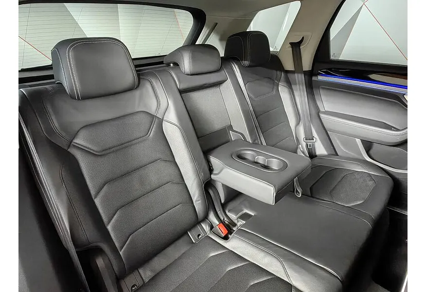 Volkswagen Touareg 2.0 TSI Tiptronic 4Motion (249 л.с.) Respect Серый в АВИЛОН. Слайд №17