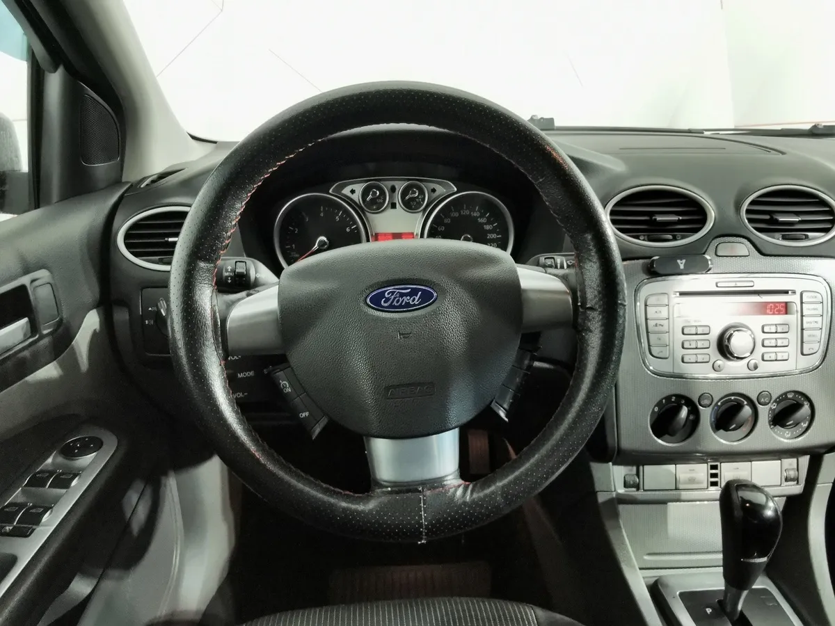 Ford Focus 1.6 AT (101 л.с.) Серебристый в АВИЛОН. Слайд №18