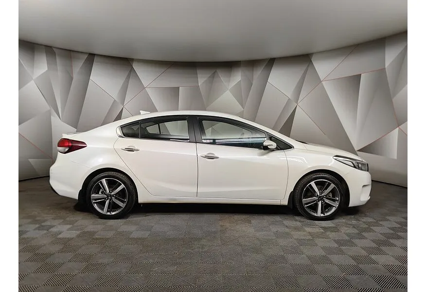 Kia Cerato 2.0 AT (150 л.с.) Белый в АВИЛОН. Слайд №6