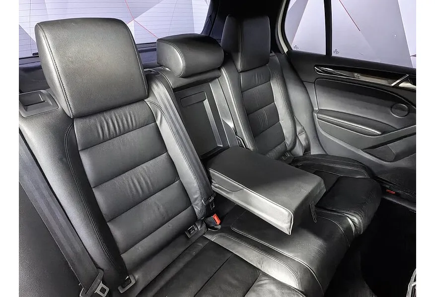 Volkswagen Golf 2.0 TSI DSG (210 л.с.) GTI Белый в АВИЛОН. Слайд №17 Volkswagen Golf 2.0 TSI DSG (210 л.с.) GTI Белый в АВИЛОН. Слайд №17