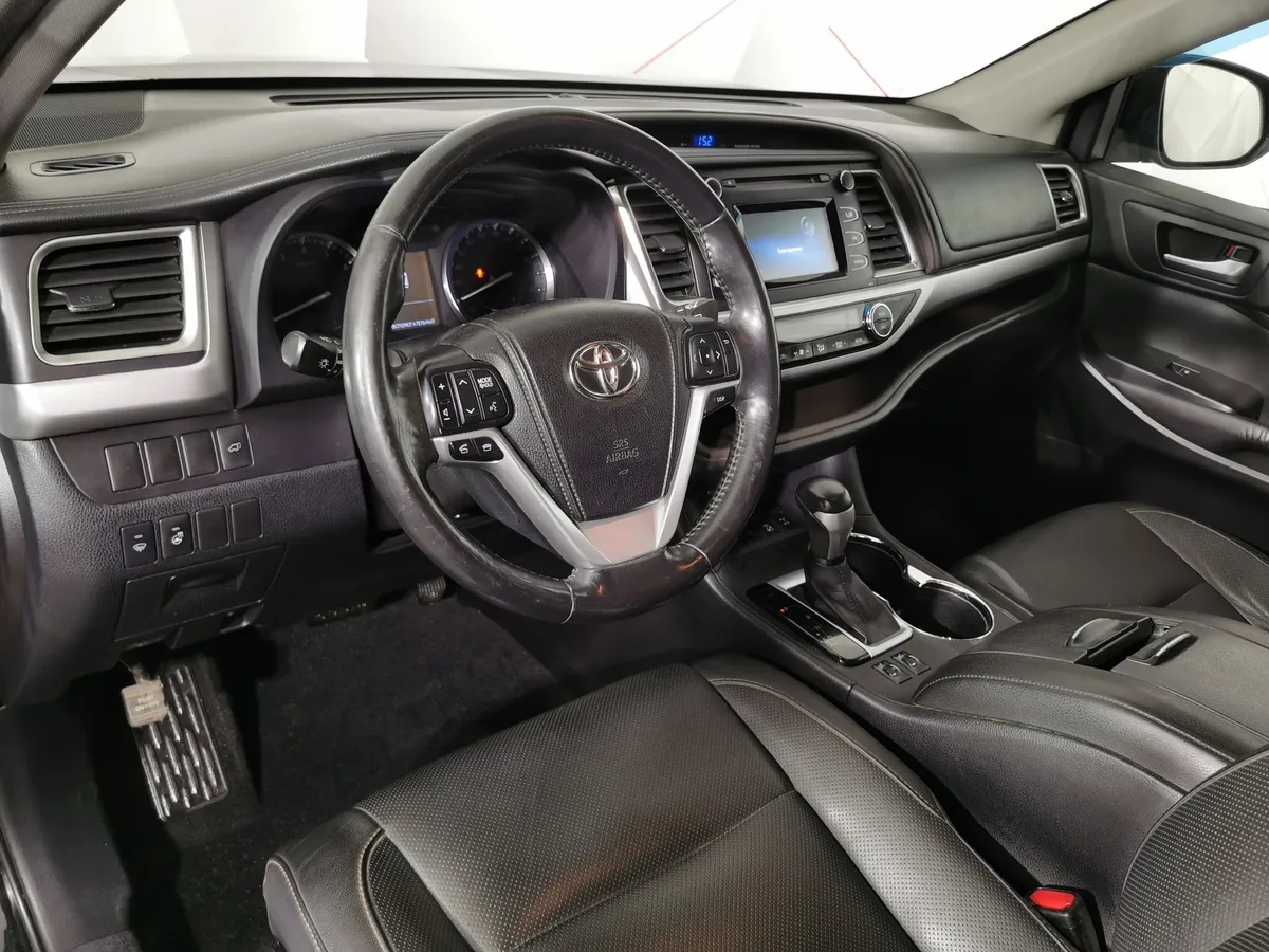 Toyota Highlander 3.5T AT 4WD (249 л.с.) Luxe Safety Черный в АВИЛОН. Слайд №18