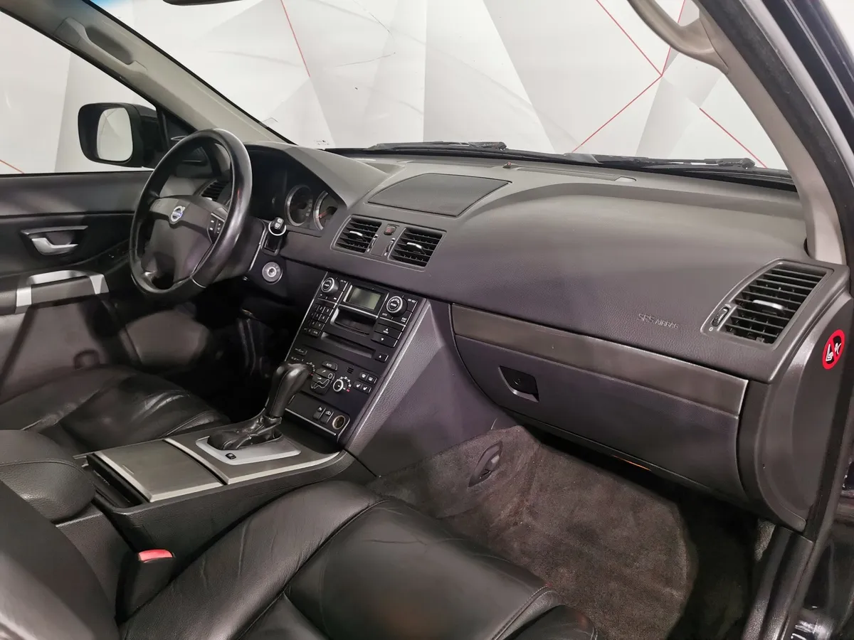 Volvo XC90 2.5 T5 Geartronic AWD (5 мест) (210 л.с.) Черный в АВИЛОН. Слайд №11
