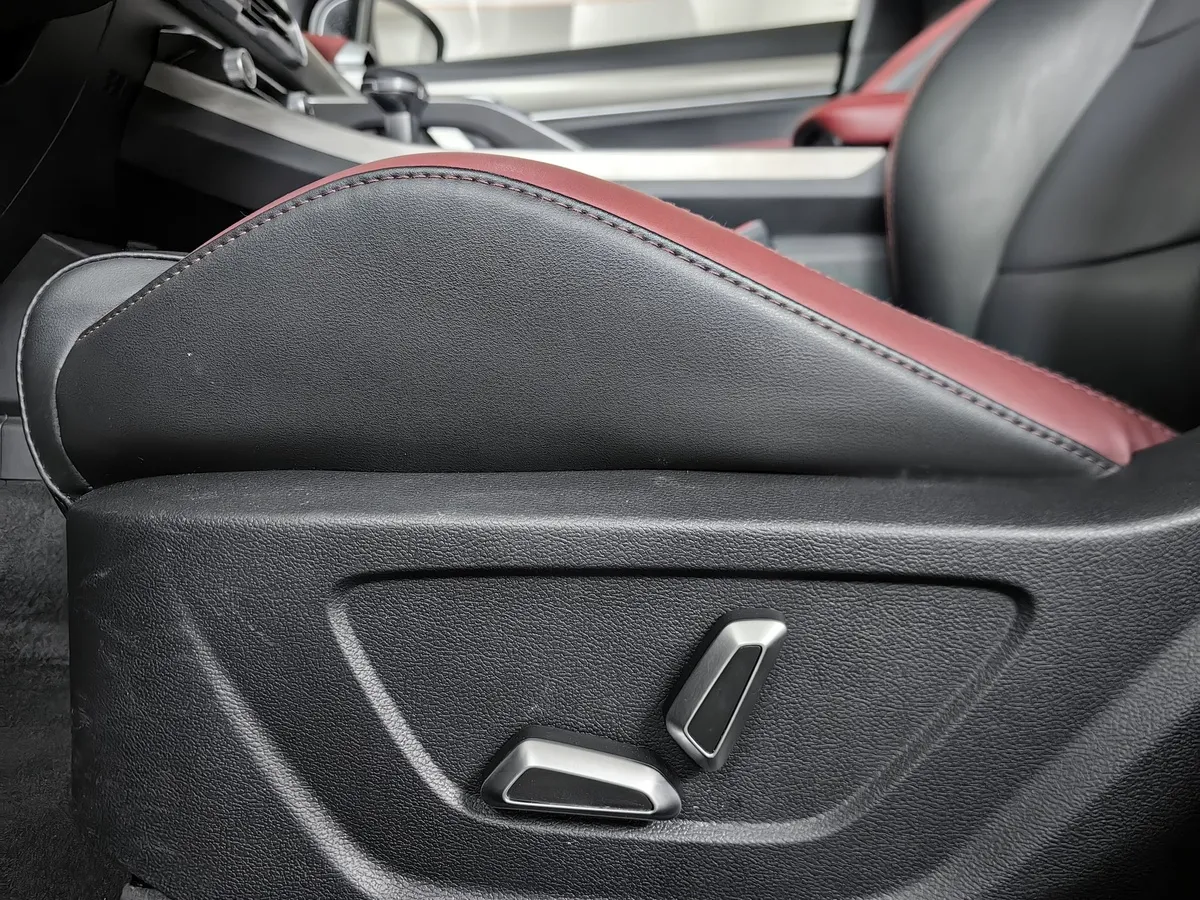 Geely Coolray 1.5T 7DCT 2WD (150 л.с.) Flagship Sport Серый в АВИЛОН. Слайд №21