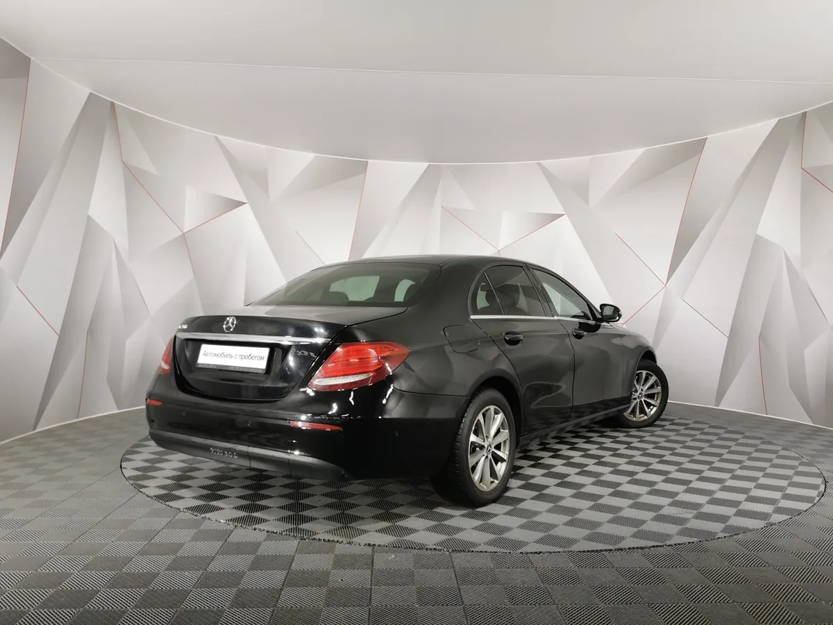 Mercedes-Benz E-Класс E 200 4MATIC 9G-TRONIC (197 л.с.) Sport Черный в АВИЛОН. Слайд №2