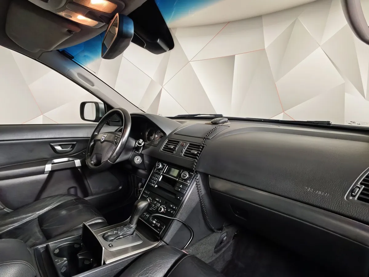 Volvo XC90 2.5 T5 Geartronic AWD (5 мест) (210 л.с.) Серебристый в АВИЛОН. Слайд №11