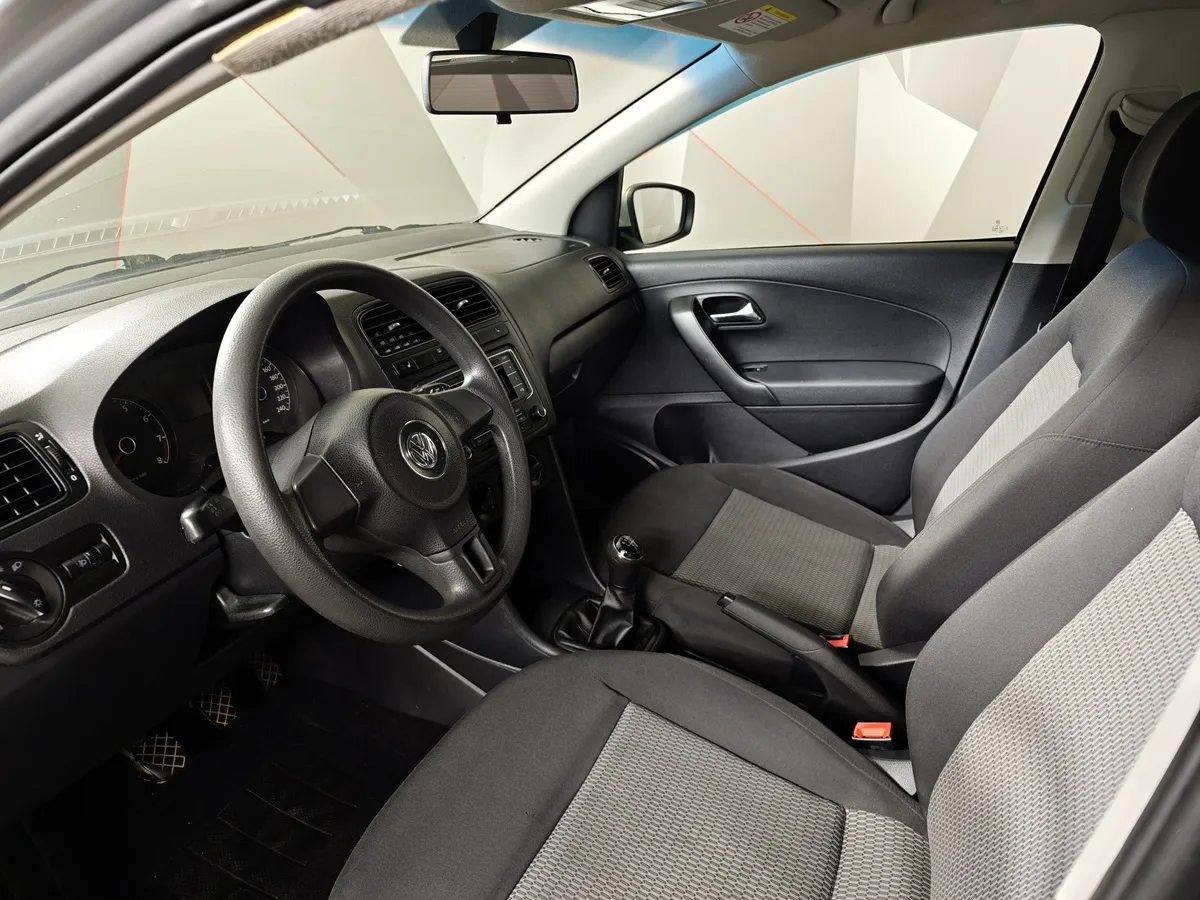 Volkswagen Polo 1.6 MPI MT (90 л.с.) Comfortline Серебристый в АВИЛОН. Слайд №19