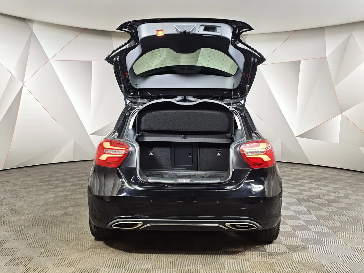 Mercedes-Benz A-Класс A 180 7G-DCT (122 л.с.) Особая серия Черный в АВИЛОН. Слайд №12