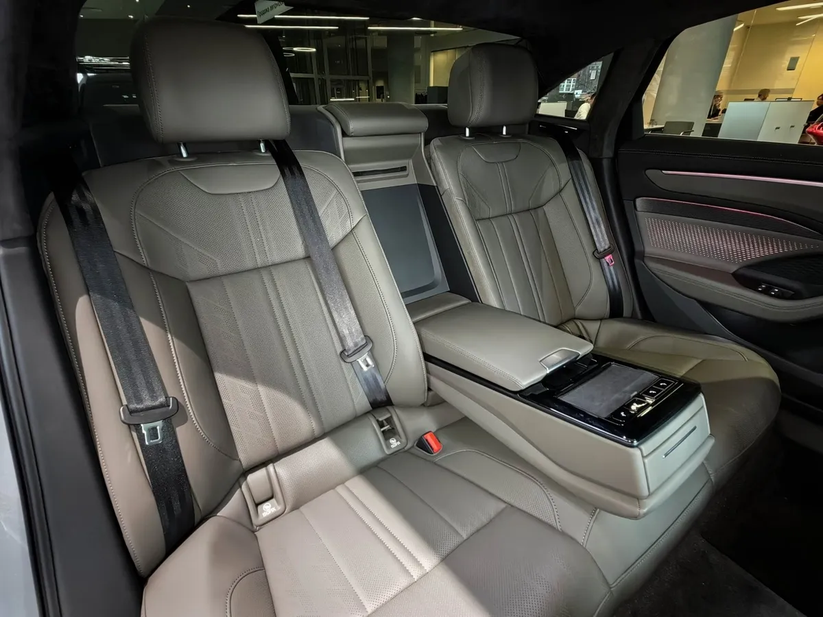 Audi A6 2.0 TFSI tiptronic quattro (272 л.с.) Серебристый в АВИЛОН. Слайд №10