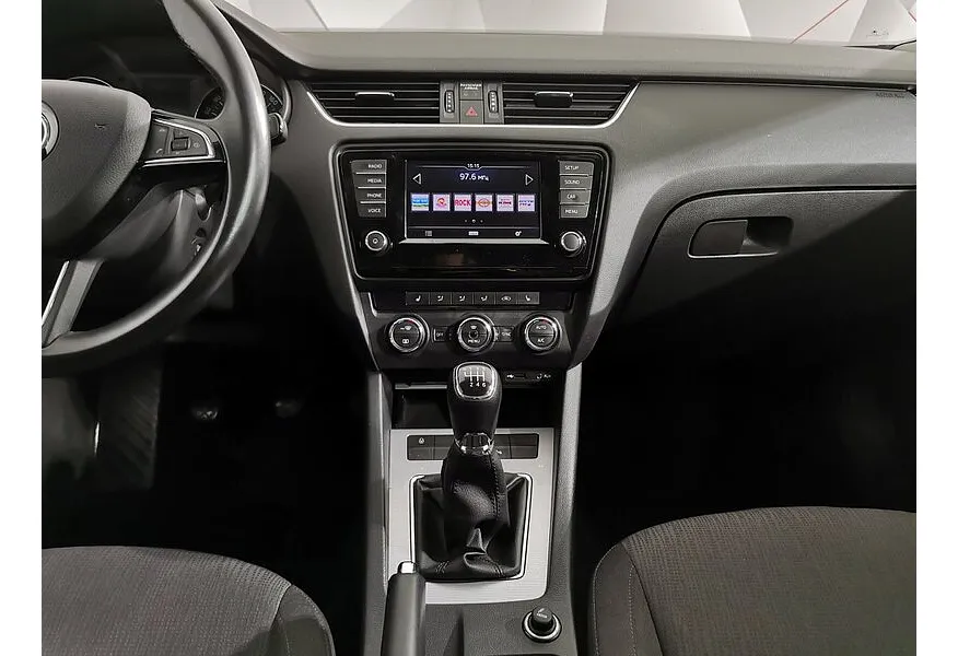 Skoda Octavia 1.8 TSI MT (180 л.с.) Белый в АВИЛОН. Слайд №15