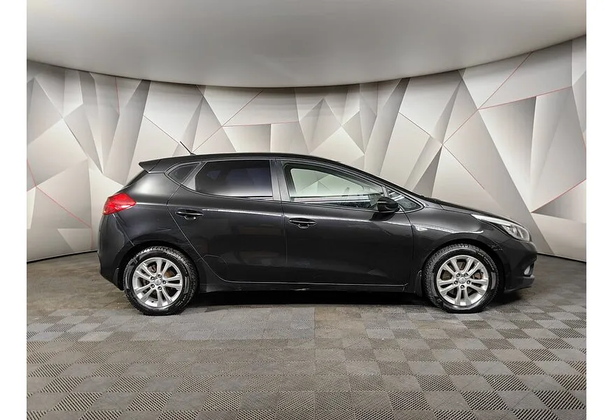 Kia Ceed 1.6 AT (129 л.с.) Черный в АВИЛОН. Слайд №6