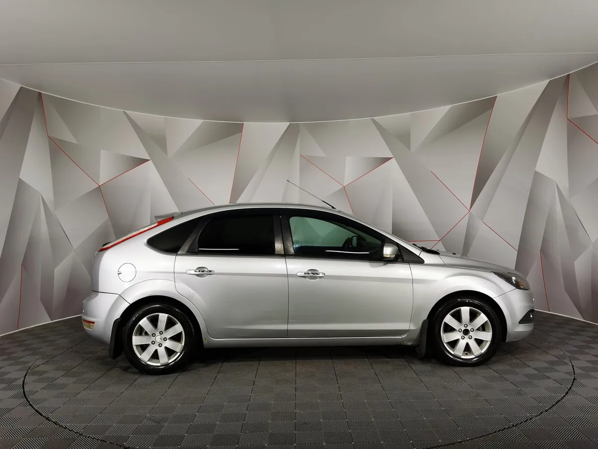 Ford Focus 1.6 AT (101 л.с.) Серебристый в АВИЛОН. Слайд №6