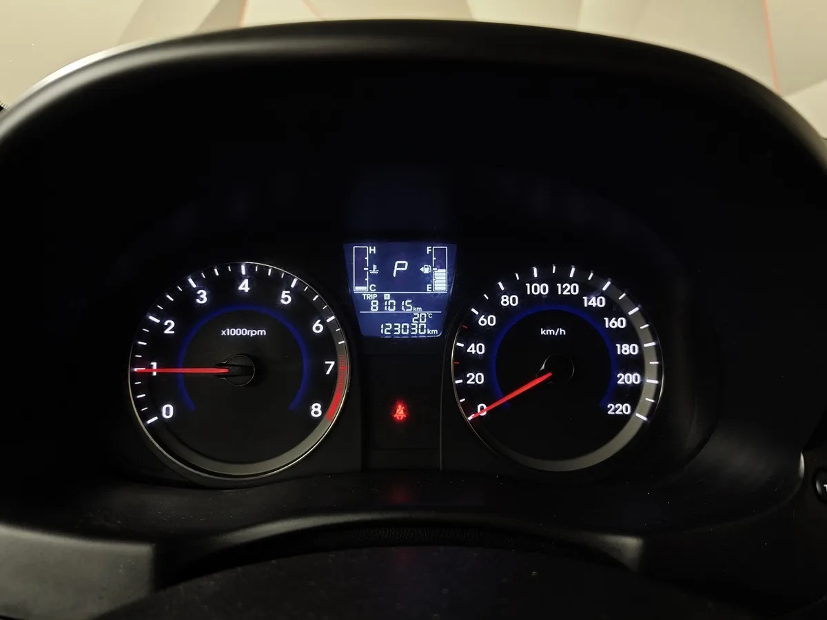 Hyundai Solaris 1.6 AT (123 л.с.) Comfort Черный в АВИЛОН. Слайд №18