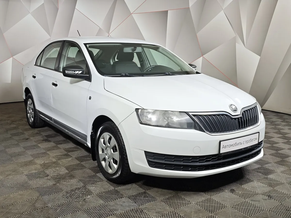 Skoda Rapid 1.6 MT (90 л.с.) Белый в АВИЛОН. Слайд №3