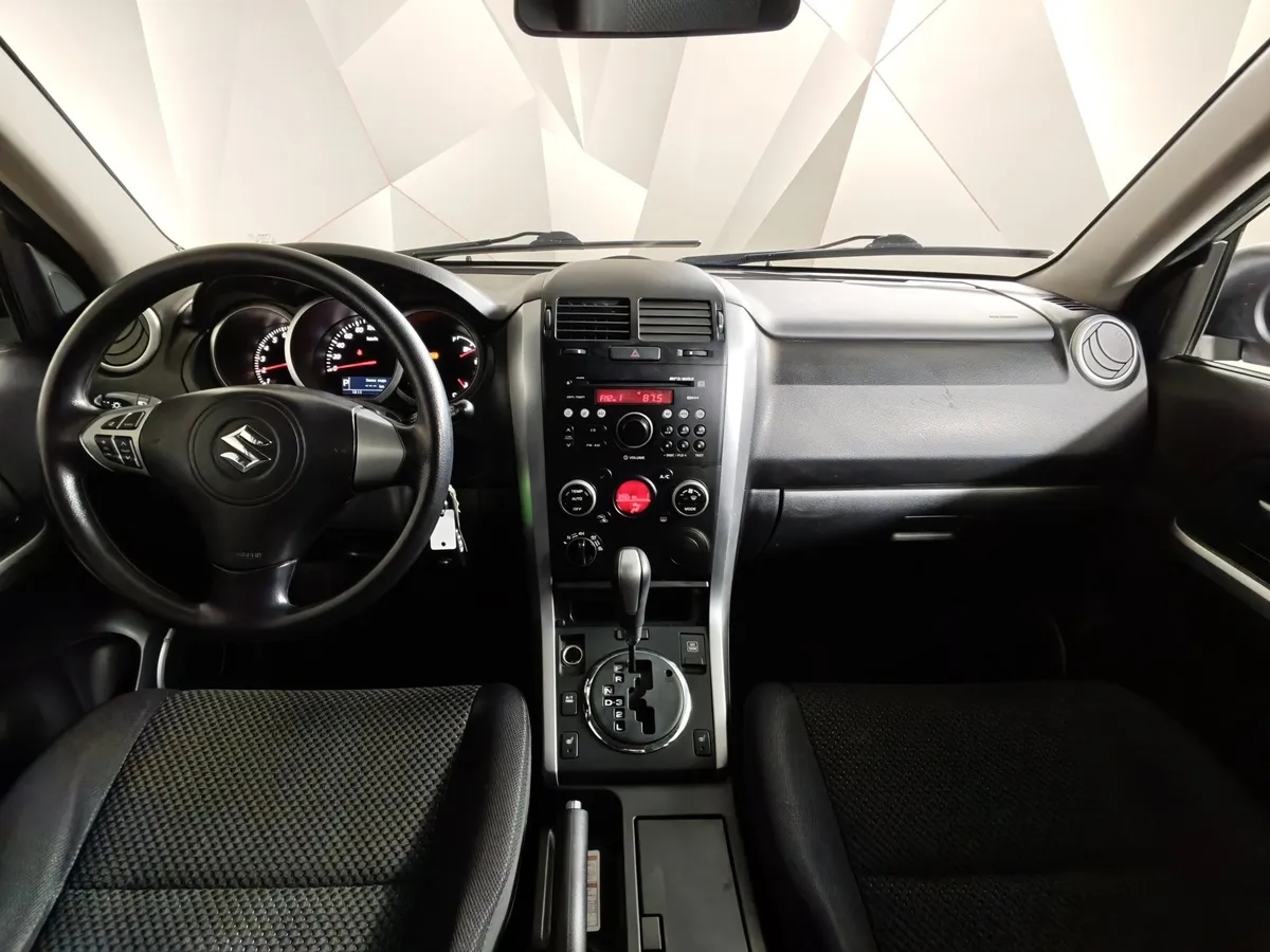 Suzuki Grand Vitara 2.0 AT (140 л.с.) Серебристый в АВИЛОН. Слайд №14