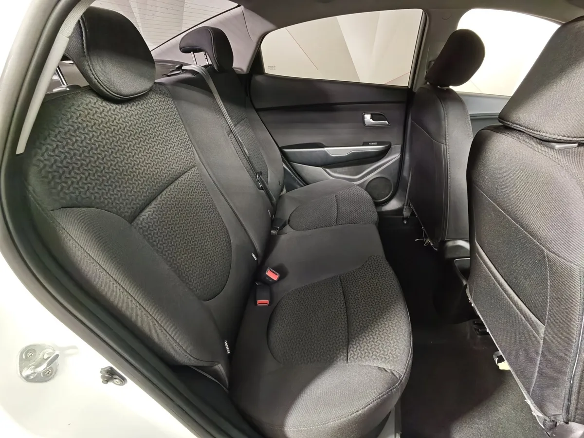 Kia Rio 1.6 MT (123 л.с.) Luxe Белый в АВИЛОН. Слайд №15