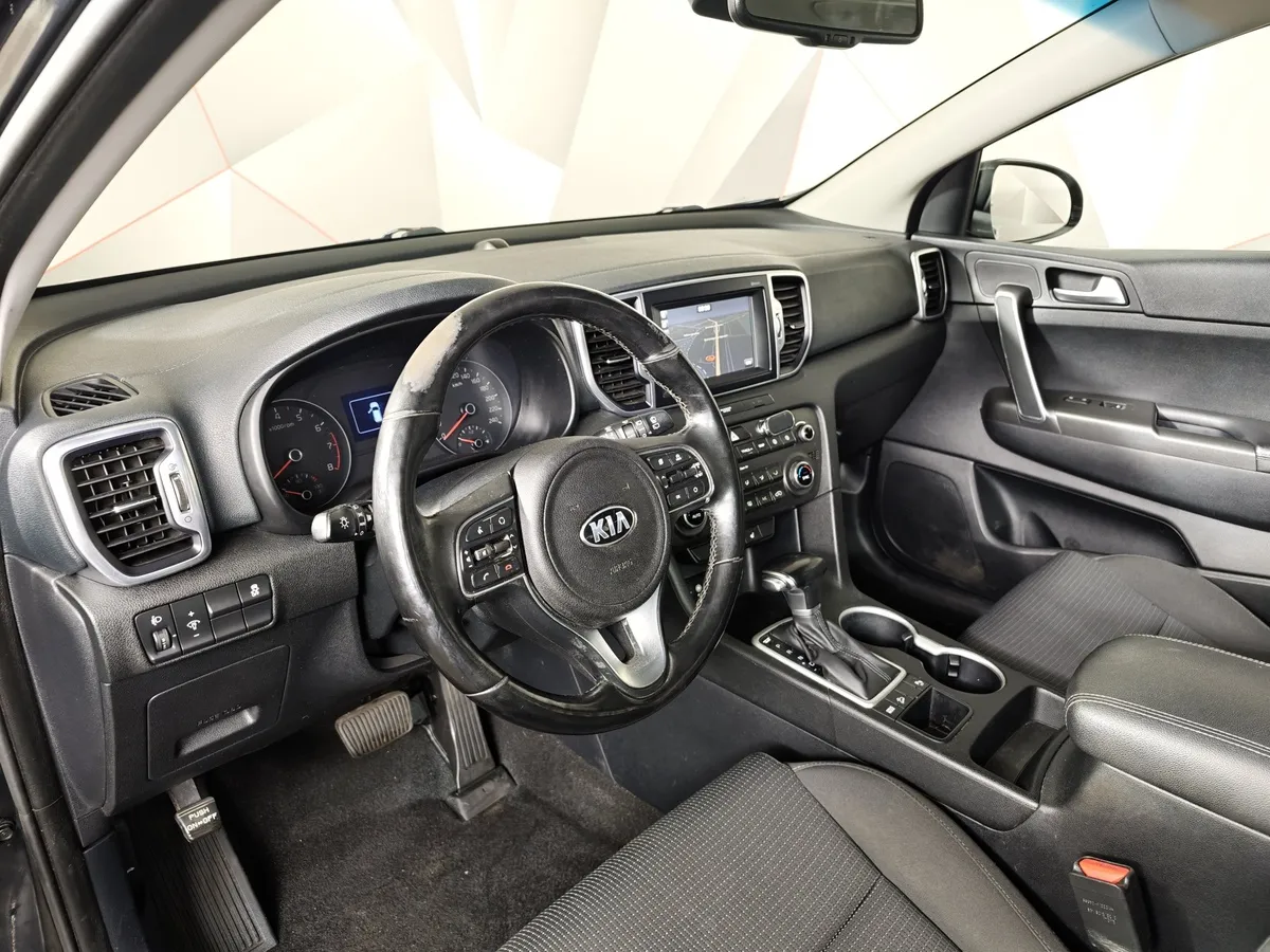 Kia Sportage 2.0 AT (150 л.с.) Luxe Черный в АВИЛОН. Слайд №16