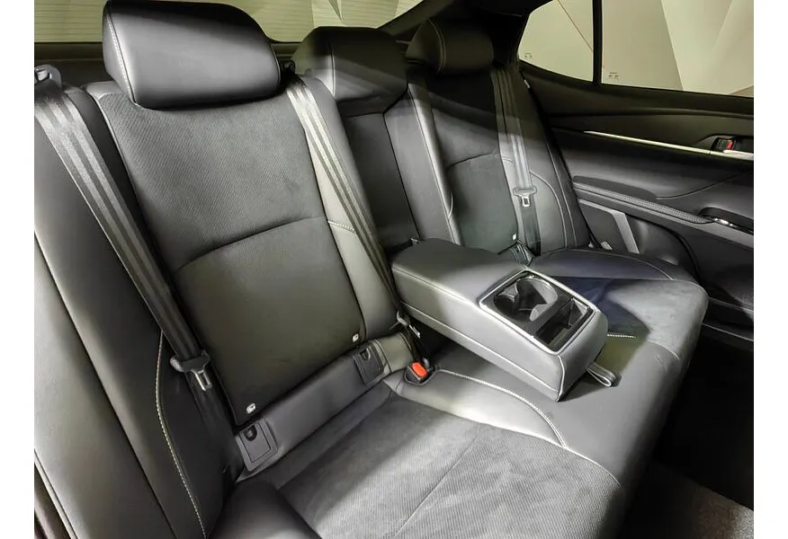 Toyota Camry 2.0h CVT (197 л.с.) Sport Plus Черный в АВИЛОН. Слайд №17