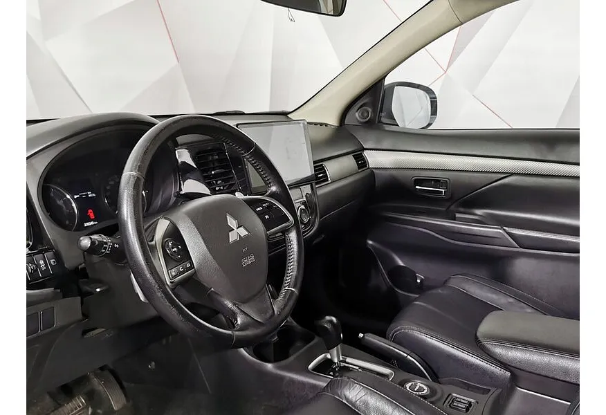 Mitsubishi Outlander 2.4 CVT 4WD (167 л.с.) Черный в АВИЛОН. Слайд №18