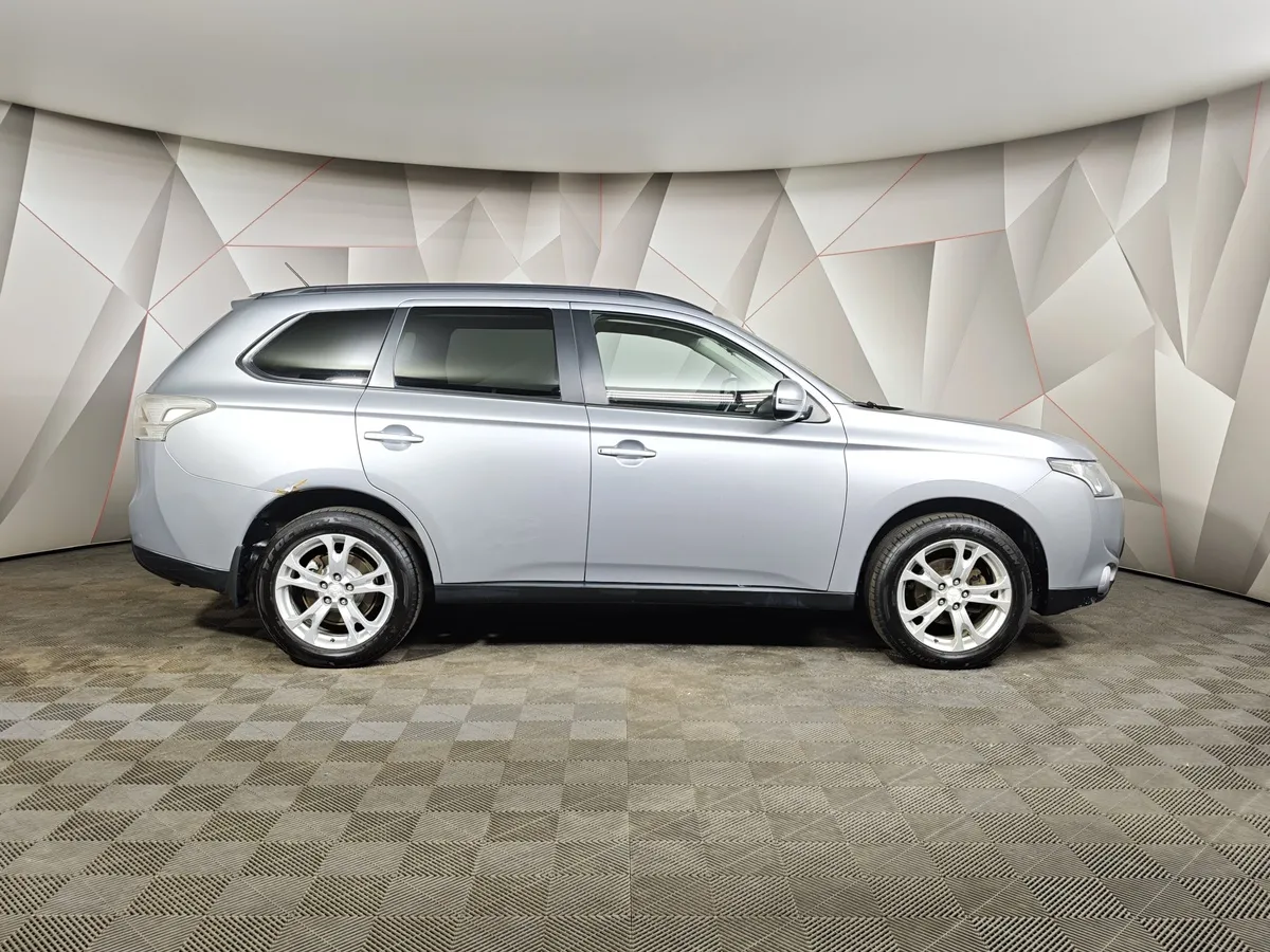 Mitsubishi Outlander 2.4 MIVEC CVT 4WD (167 л.с.) Instyle Серебристый в АВИЛОН. Слайд №6