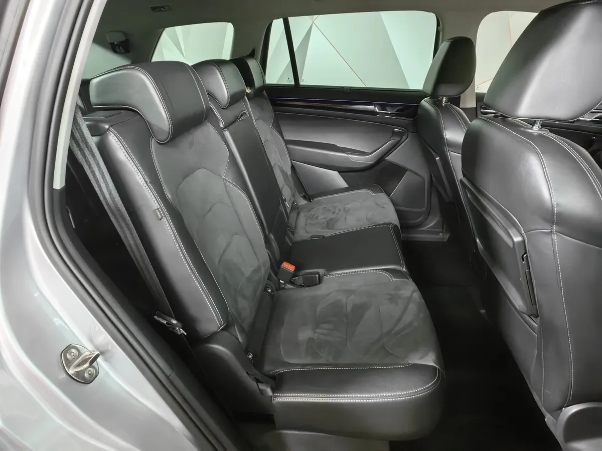 Skoda Kodiaq 2.0 TSI DSG 4X4 (180 л.с.) Серебристый в АВИЛОН. Слайд №15