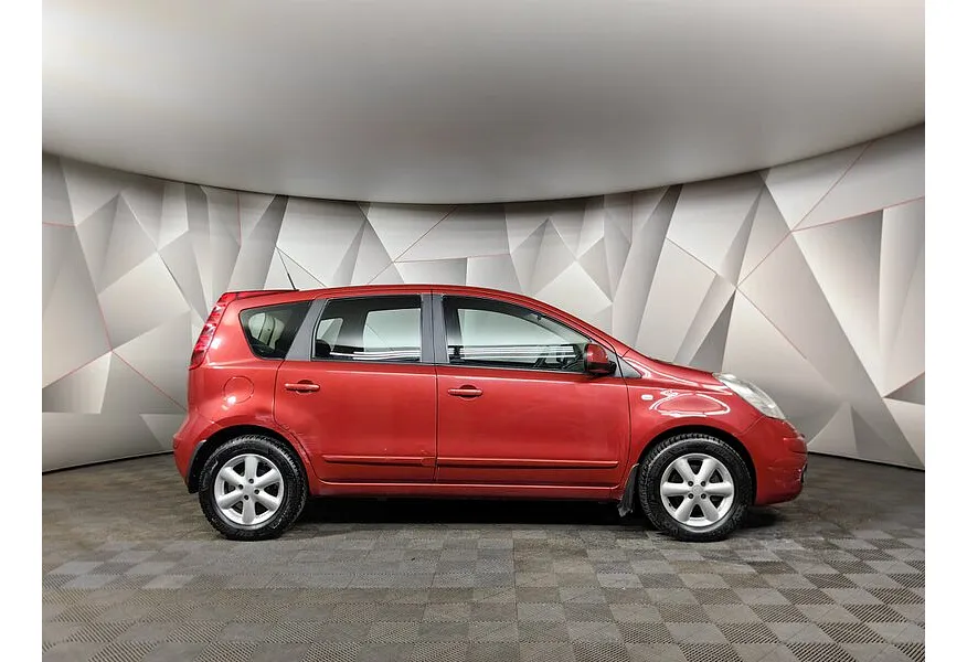 Nissan Note 1.6 AT (110 л.с.) Luxury Красный в АВИЛОН. Слайд №6 Nissan Note 1.6 AT (110 л.с.) Luxury Красный в АВИЛОН. Слайд №6