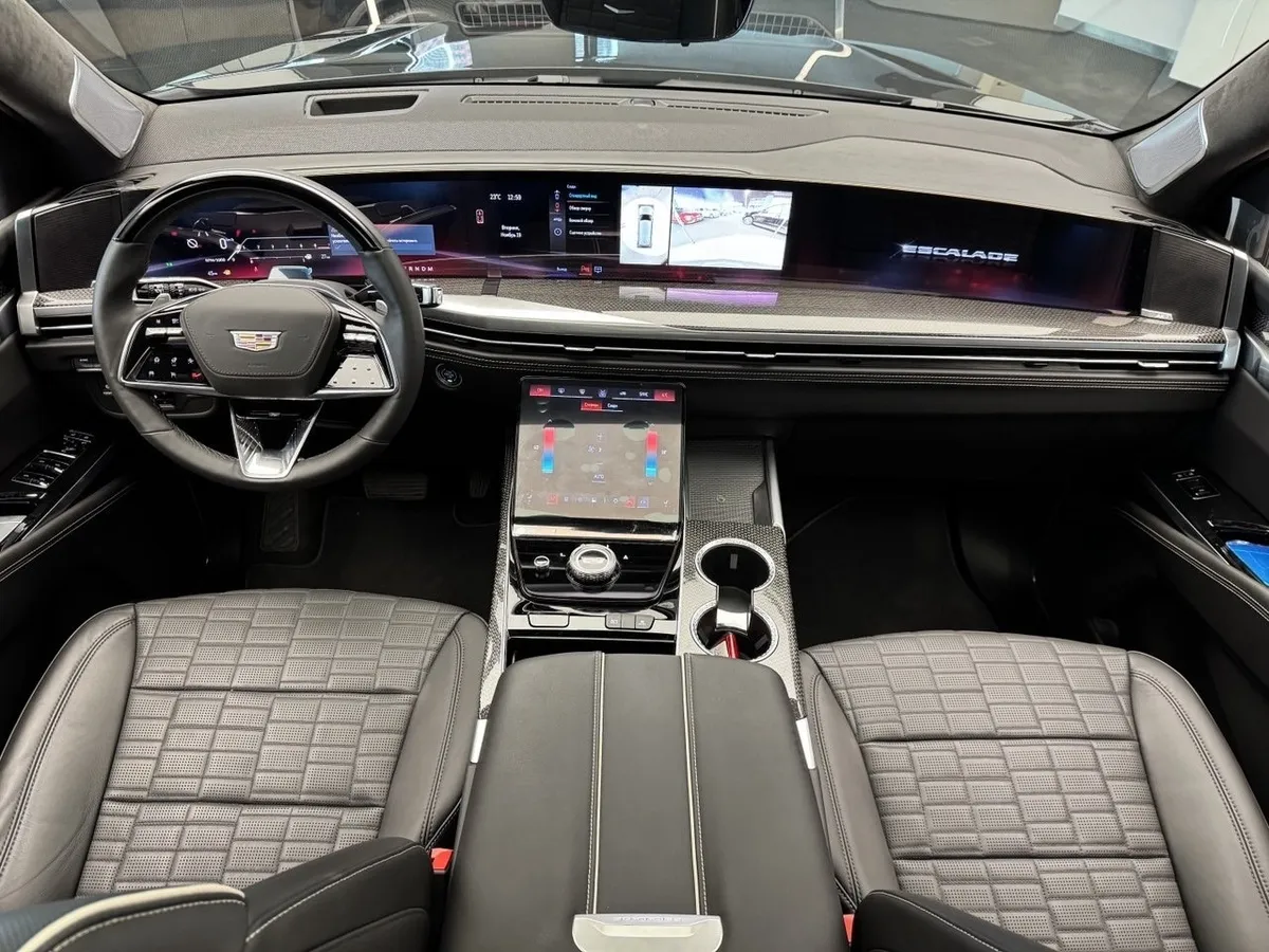 Cadillac Escalade V 6.2 AT 4WD (690 л.с.) V-series Черный в АВИЛОН. Слайд №11