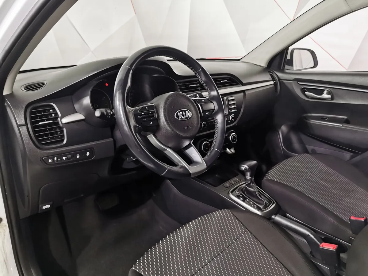 Kia Rio X-Line 1.6 AT (123 л.с.) Luxe Белый в АВИЛОН. Слайд №18