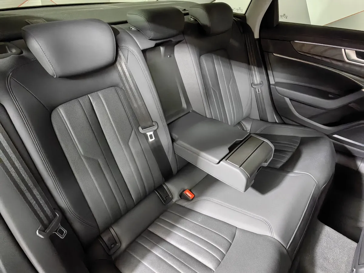 Audi A6 45 TFSI quattro S tronic (245 л.с.) Design Черный в АВИЛОН. Слайд №17