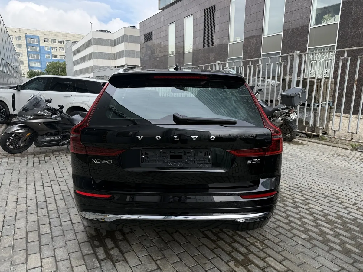 Volvo XC60 2.0 AT AWD (264 л.с.) Luxury Edition Черный в АВИЛОН. Слайд №4
