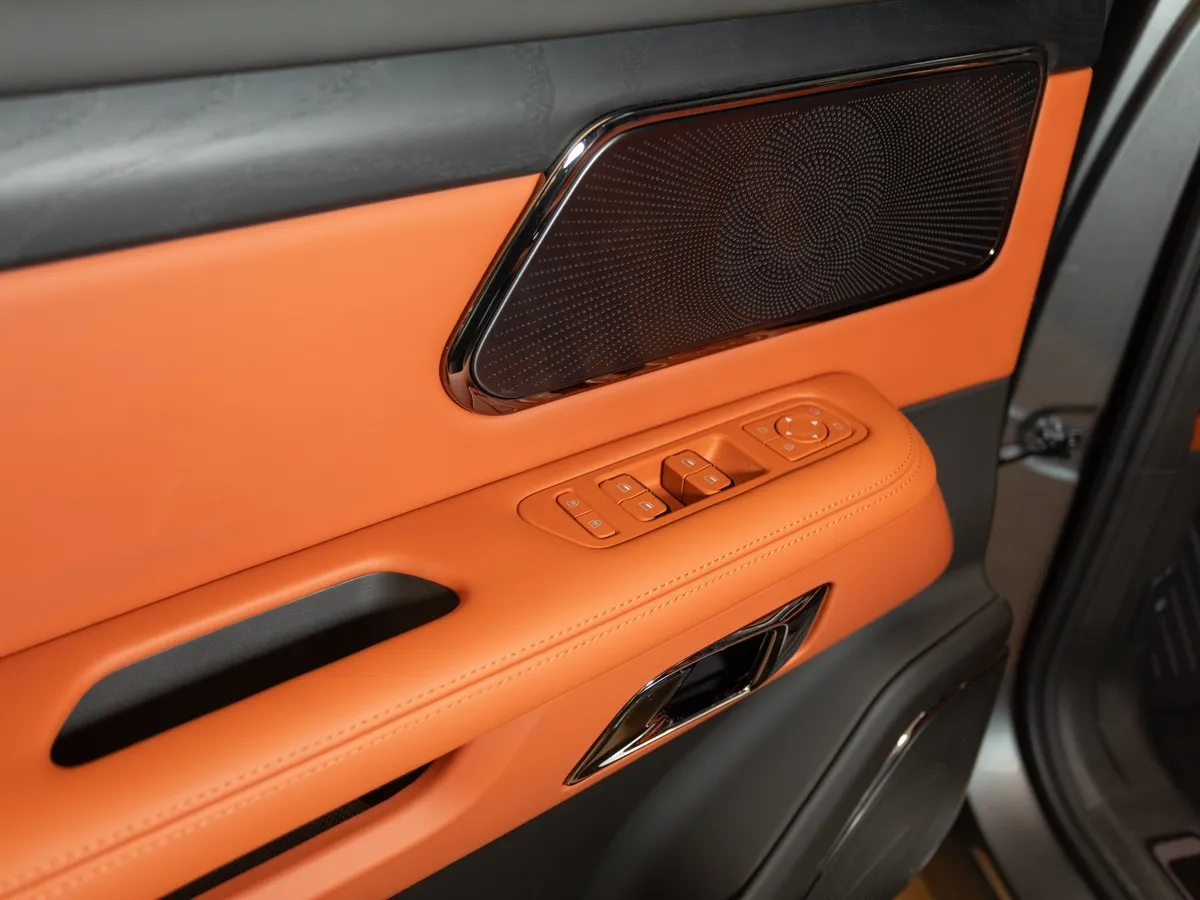 ROX 01 1.5 AT 4WD (475 л.с.) 7 мест Family Черный в АВИЛОН. Слайд №21