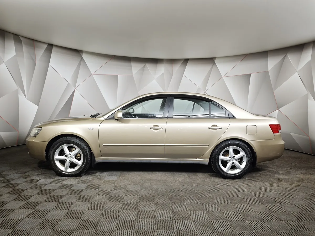 Hyundai Sonata 2.4 AT (174 л.с.) Бежевый в АВИЛОН. Слайд №5