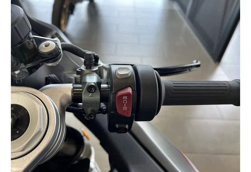 QJMOTOR SRK 921 RR 921 см³ (129 л.с.) (129) 921 Черный в АВИЛОН. Слайд №9