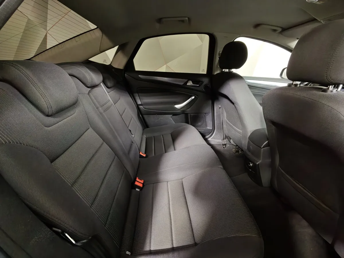 Ford Mondeo 2.3 AT (161 л.с.) Ambiente Черный в АВИЛОН. Слайд №14