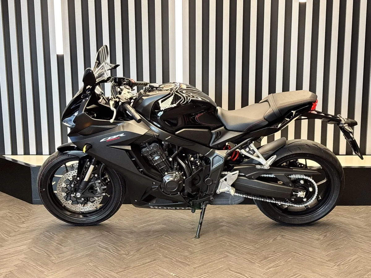 Honda CBR650 R 649 см³ (95 л.с.) (95) 649 Черный в АВИЛОН. Слайд №3