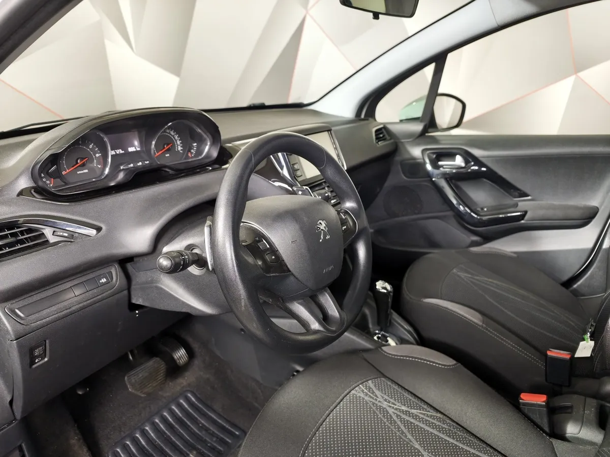 Peugeot 208 1.2 VTi ETG (82 л.с.) Белый в АВИЛОН. Слайд №19