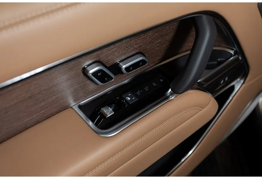 Land Rover Range Rover 4.4 P530 V8 LWB AT AWD (530 л.с.) Autobiography Черный в АВИЛОН. Слайд №23