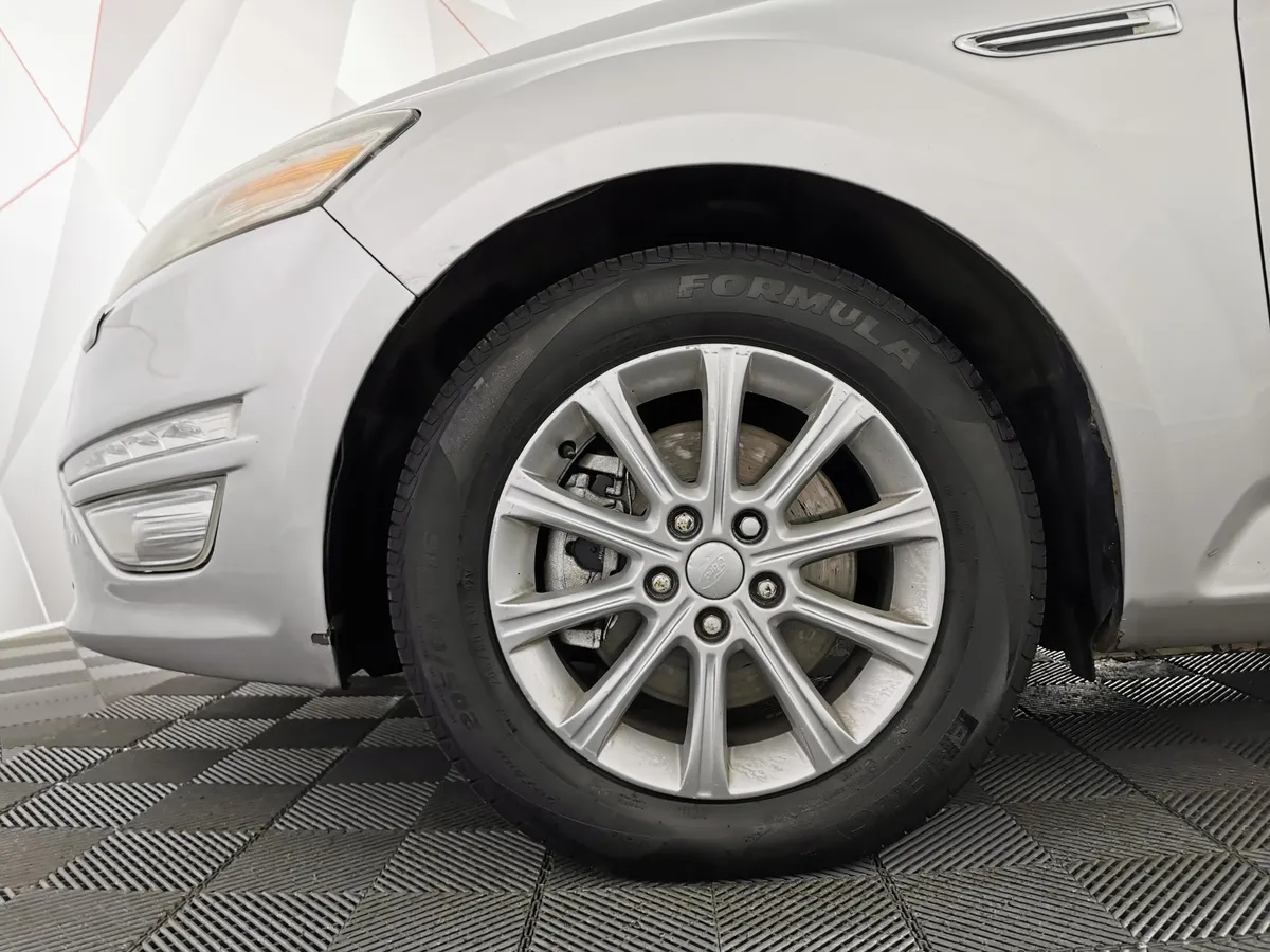 Ford Mondeo 2.3 AT (161 л.с.) Ambiente Серебристый в АВИЛОН. Слайд №9