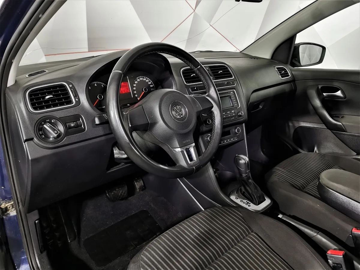 Volkswagen Polo 1.6 MPI AT (110 л.с.) Highline Синий в АВИЛОН. Слайд №18