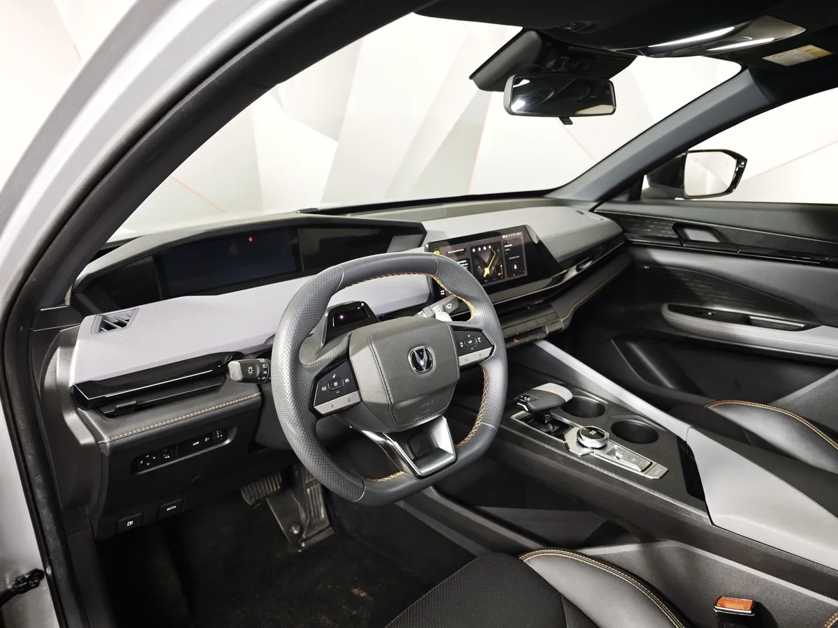 Changan UNI-V 1.5 AMT (181 л.с.) DLX Белый в АВИЛОН. Слайд №18