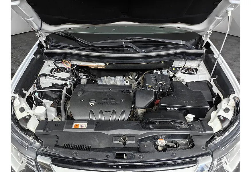 Mitsubishi Outlander 2.0 MIVEC CVT 4WD (146 л.с.) Invite Белый в АВИЛОН. Слайд №11