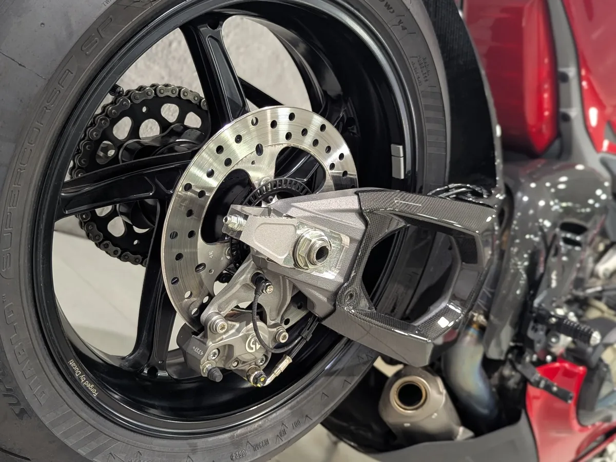 Ducati Panigale V4 1100 см³ (214 л.с.) 1103 Красный в АВИЛОН. Слайд №10