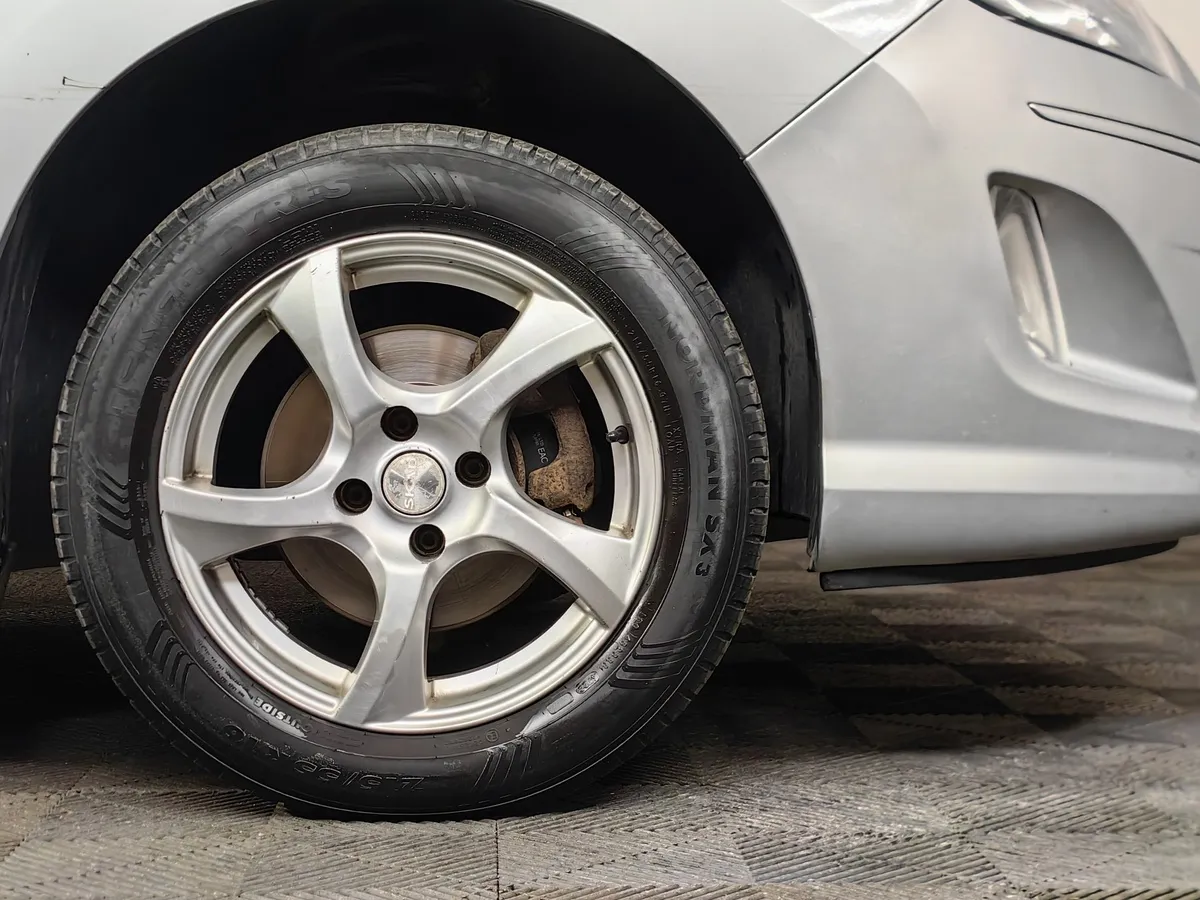 Peugeot 408 1.6 HDI MT (112 л.с.) Серебристый в АВИЛОН. Слайд №9