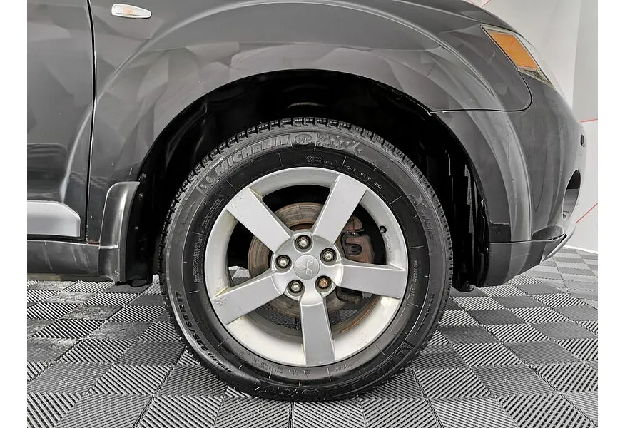 Mitsubishi Outlander 3.0 AT 4WD (220 л.с.) XL Черный в АВИЛОН. Слайд №9